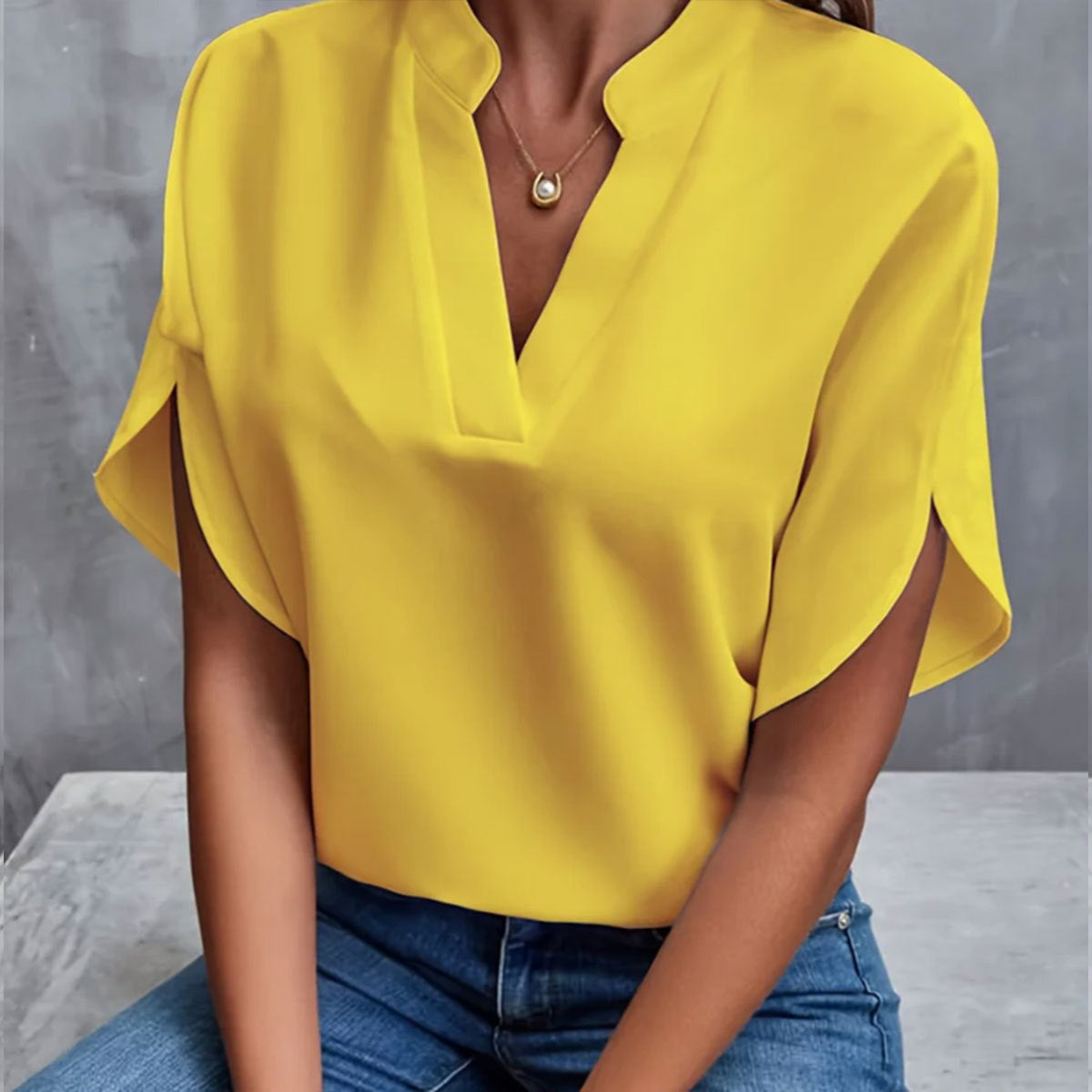 Blouse légère en chiffon — col en V, parfaite pour l’été